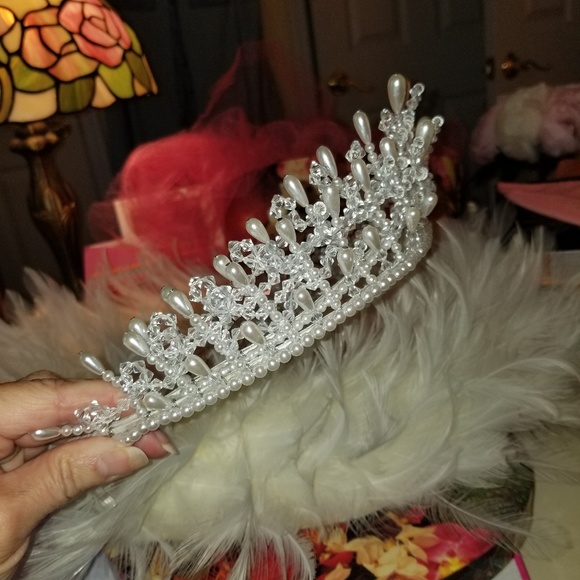 Bridal tiara, pearls and swarovski beads.wore once - Picture 4 of 8
